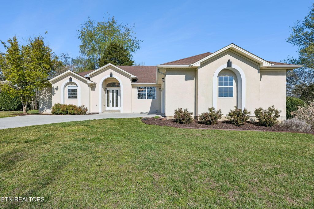 Photo of 407 Elokwa Place, Loudon, TN 37774 (MLS # 1333971)