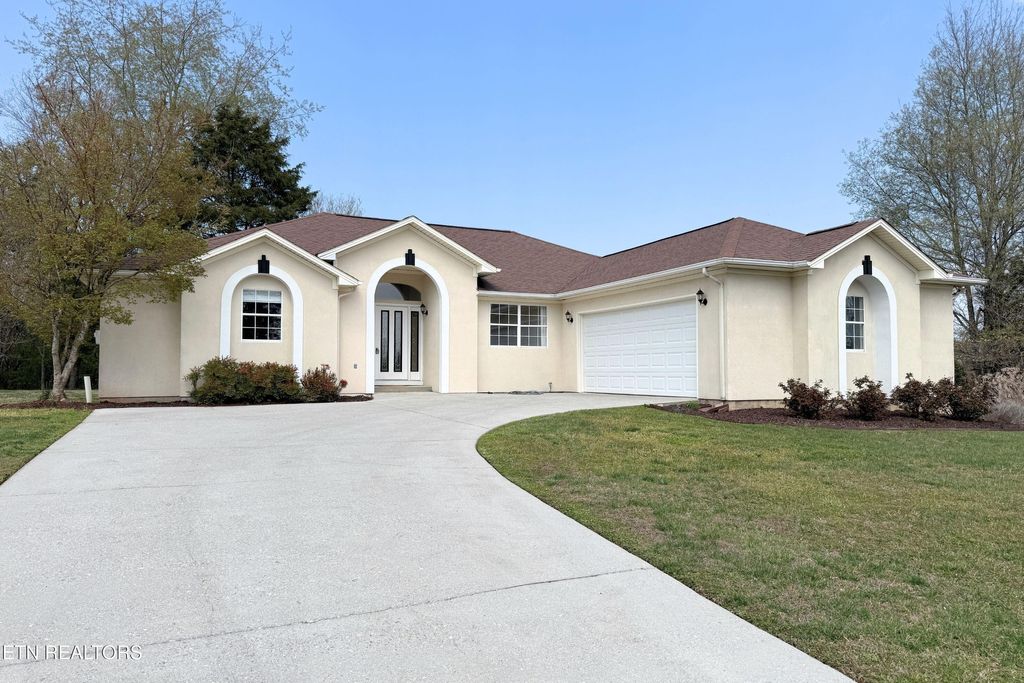 Photo of 407 Elokwa Place, Loudon, TN 37774 (MLS # 1333971)