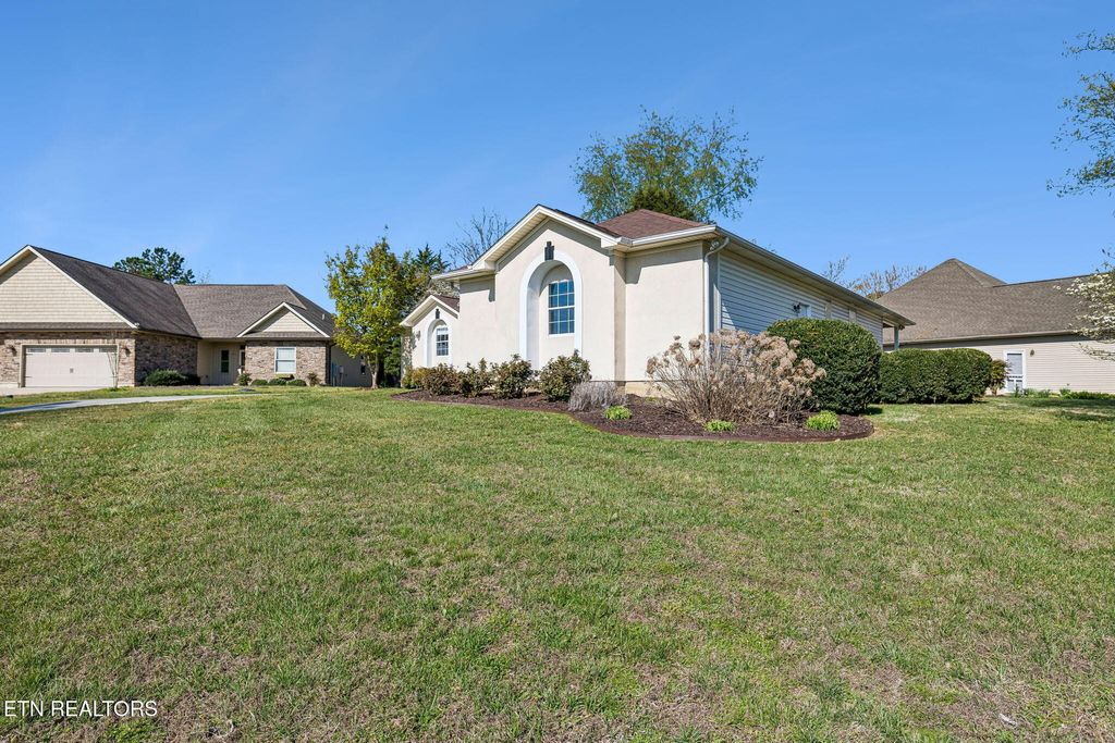 Photo of 407 Elokwa Place, Loudon, TN 37774 (MLS # 1333971)