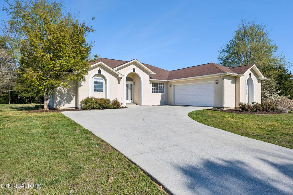 Photo of 407 Elokwa Place, Loudon, TN 37774 (MLS # 1333971)