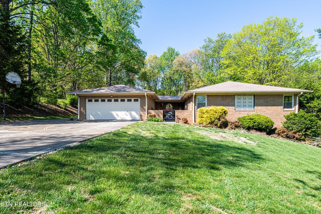 Photo of 7569 Glastonbury Rd, Knoxville, TN 37931 (MLS # 1336507)