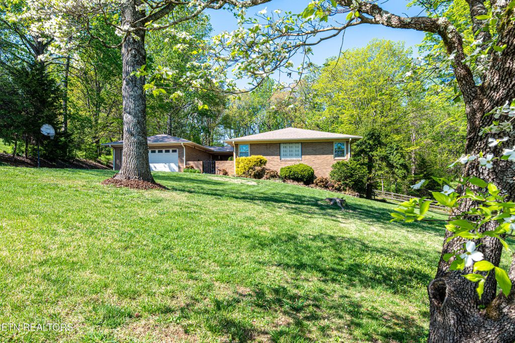 Photo of 7569 Glastonbury Rd, Knoxville, TN 37931 (MLS # 1336507)