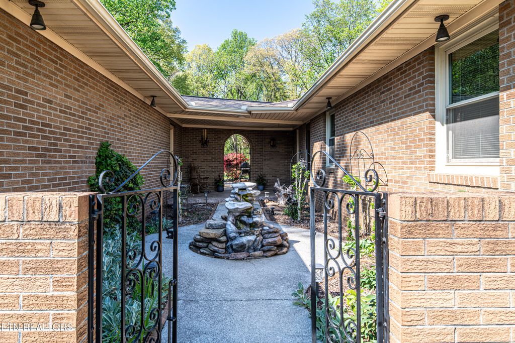 Photo of 7569 Glastonbury Rd, Knoxville, TN 37931 (MLS # 1336507)