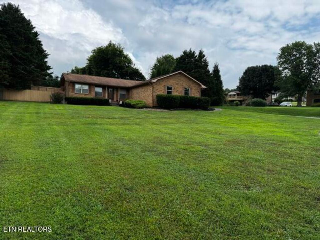 Photo of 2826 Kendra Drive, Louisville, TN 37777 (MLS # 1311449)