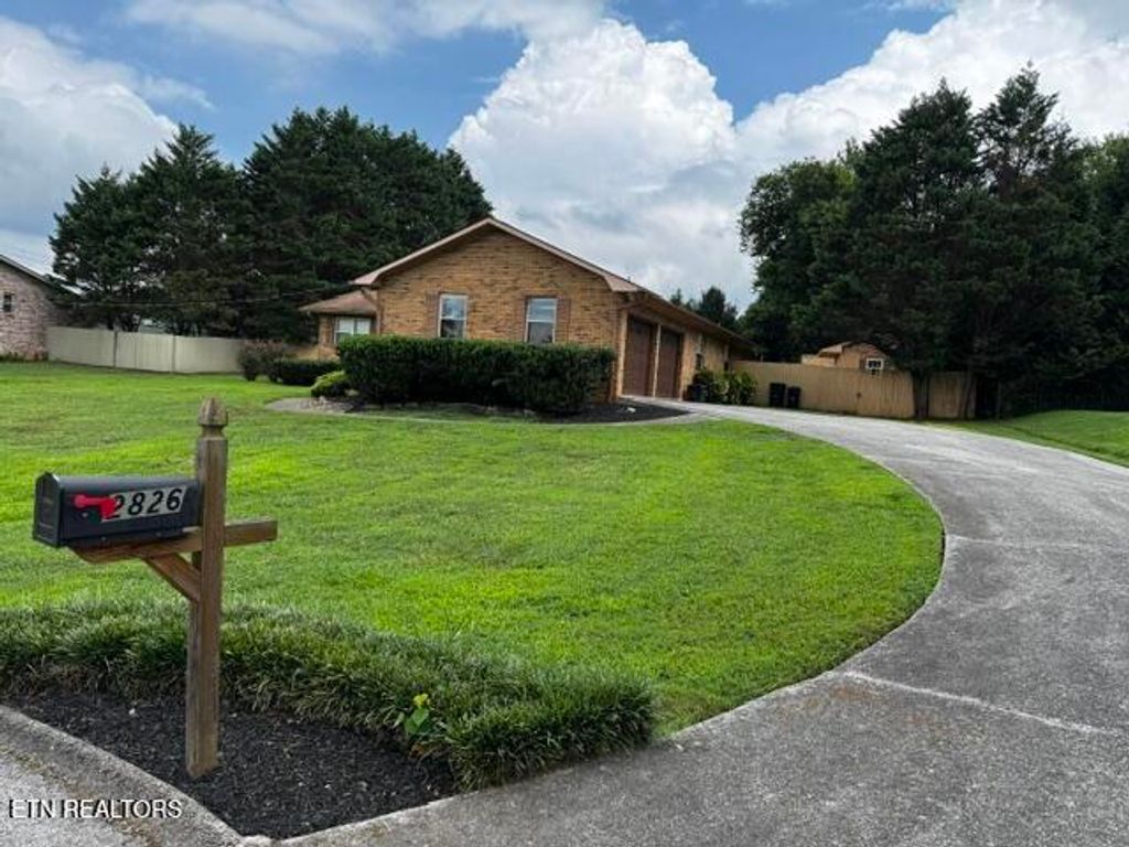 Photo of 2826 Kendra Drive, Louisville, TN 37777 (MLS # 1311449)