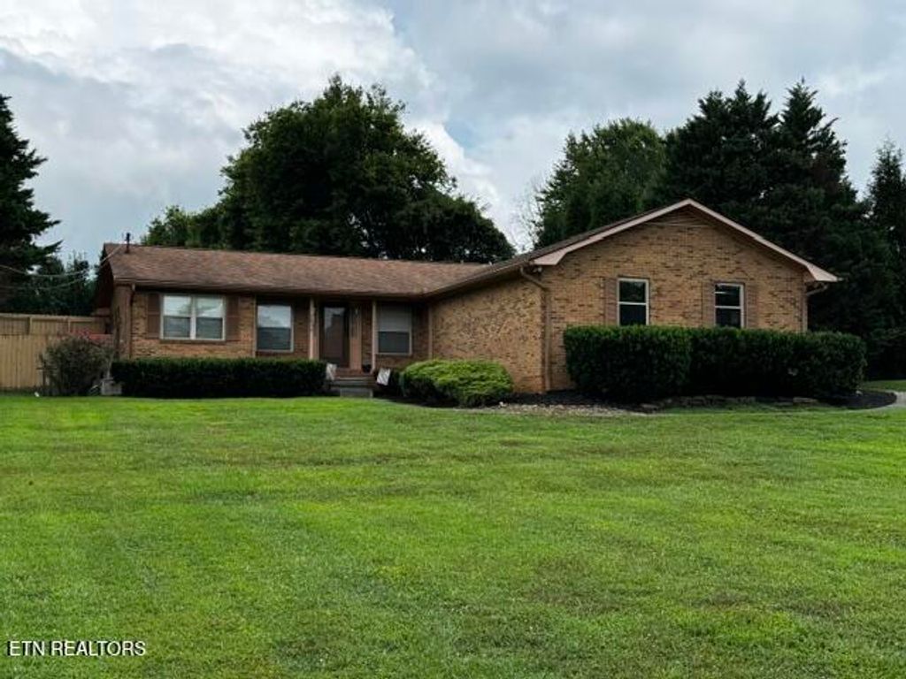 Photo of 2826 Kendra Drive, Louisville, TN 37777 (MLS # 1311449)