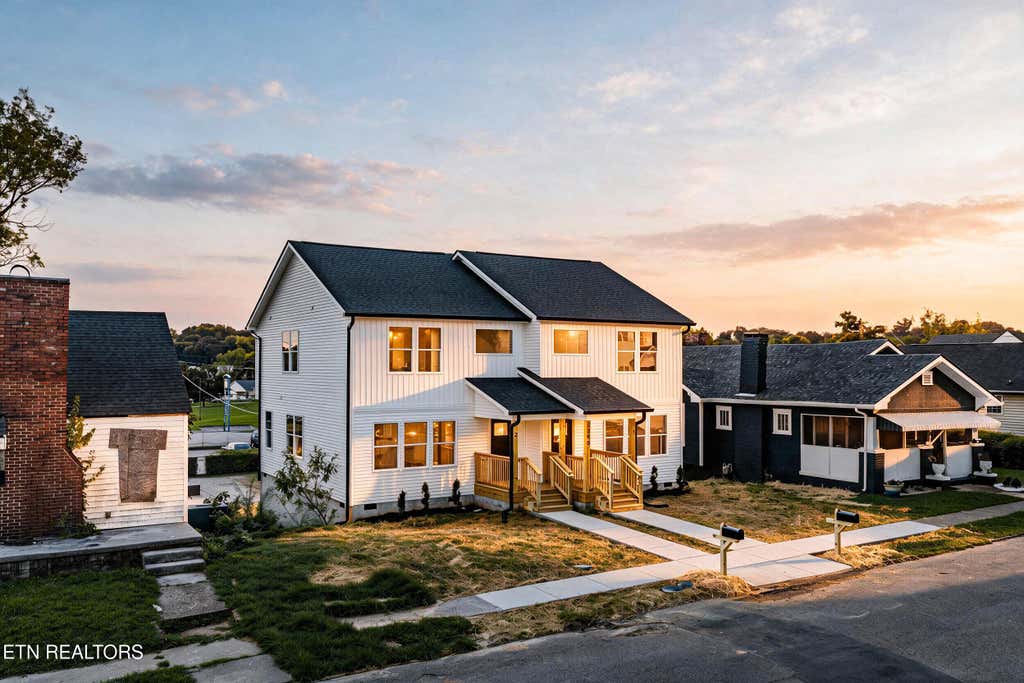 Photo of 2350 Parkview Ave, Knoxville, TN 37917 (MLS # 1352816)