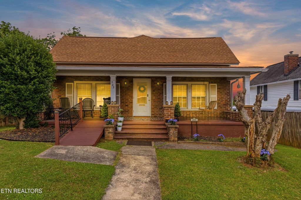 Photo of 205 Kingston St, Lenoir City, TN 37771 (MLS # 1342598)