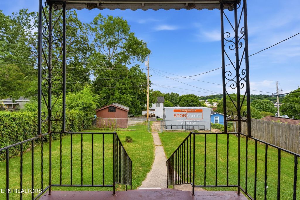 Photo of 205 Kingston St, Lenoir City, TN 37771 (MLS # 1342598)