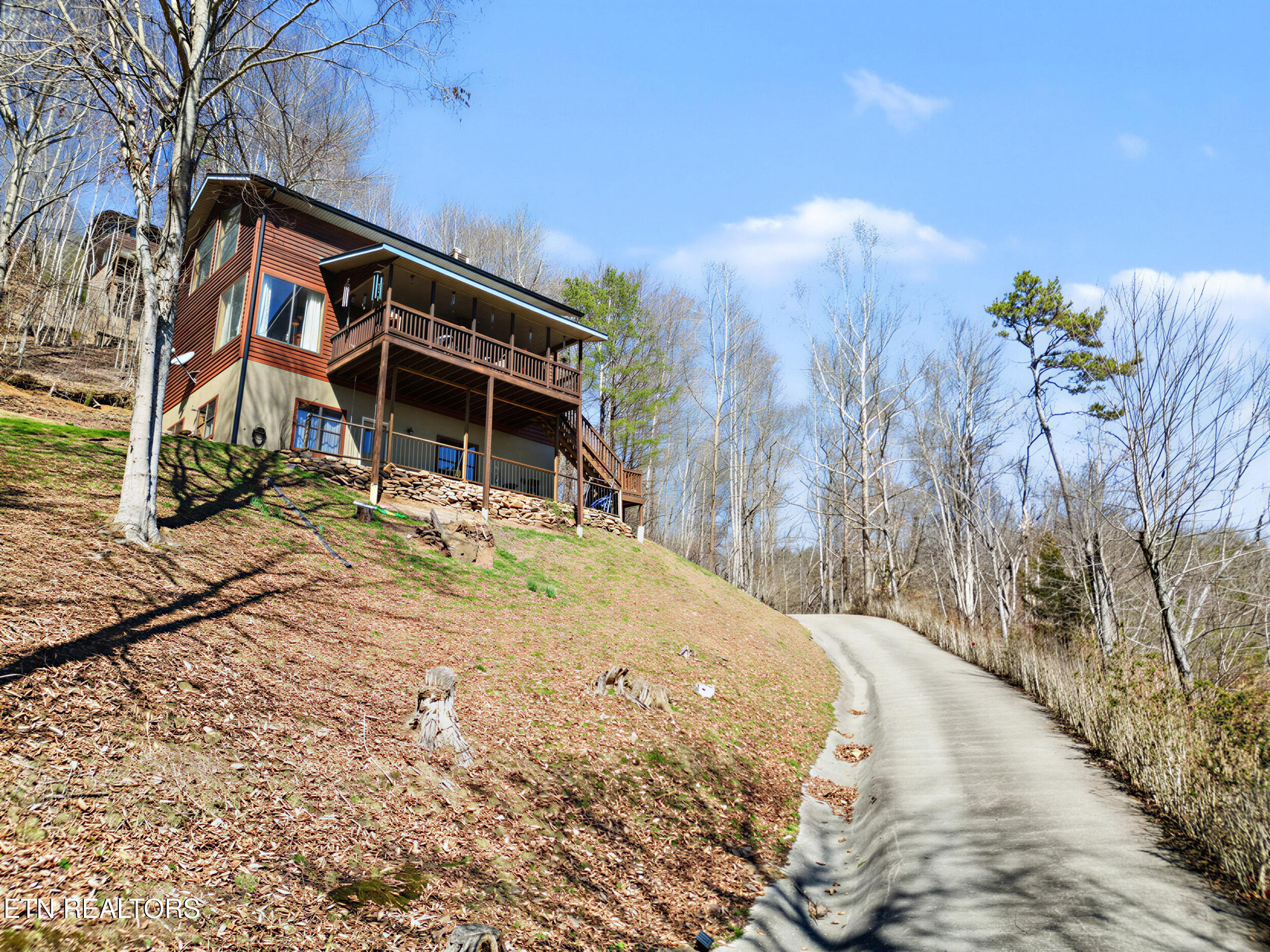 1738 Mountain Shores Rd