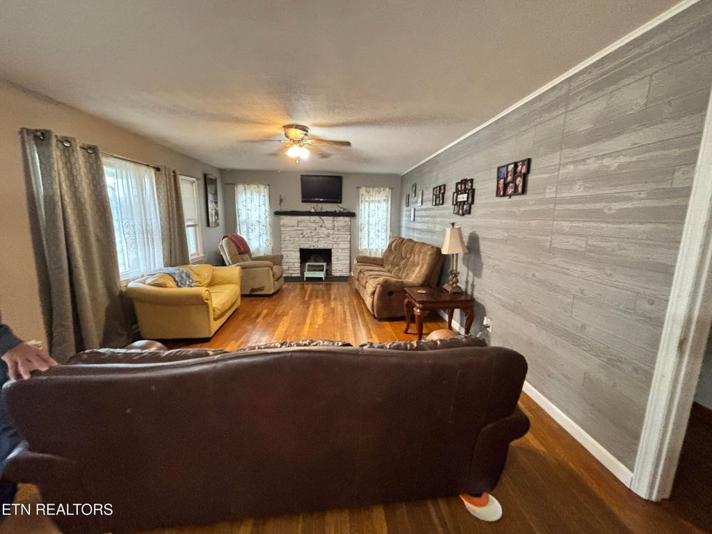 Photo of 204 Virginia St, Kingston, TN 37763 (MLS # 1329044)