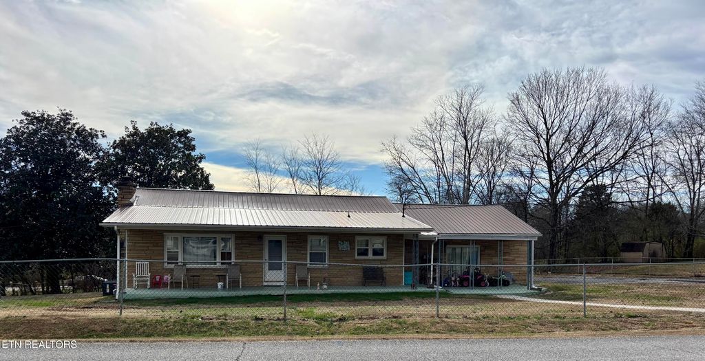 Photo of 204 Virginia St, Kingston, TN 37763 (MLS # 1329044)