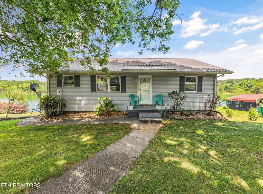 Photo of 1797 Circle Lake Drive, Dandridge, TN 37725 (MLS # 1348311)