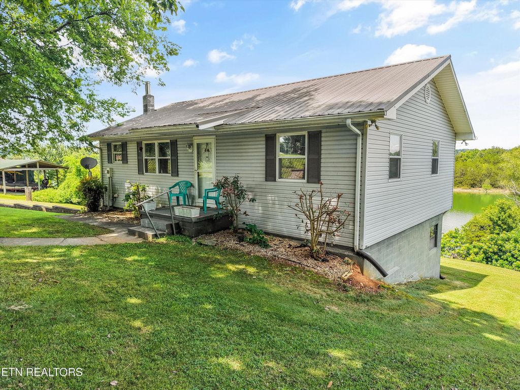 Photo of 1797 Circle Lake Drive, Dandridge, TN 37725 (MLS # 1348311)
