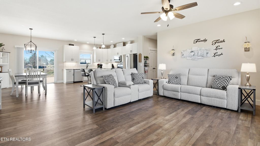 Photo of 64 Perry Creek Drive, Crossville, TN 38572 (MLS # 1329839)