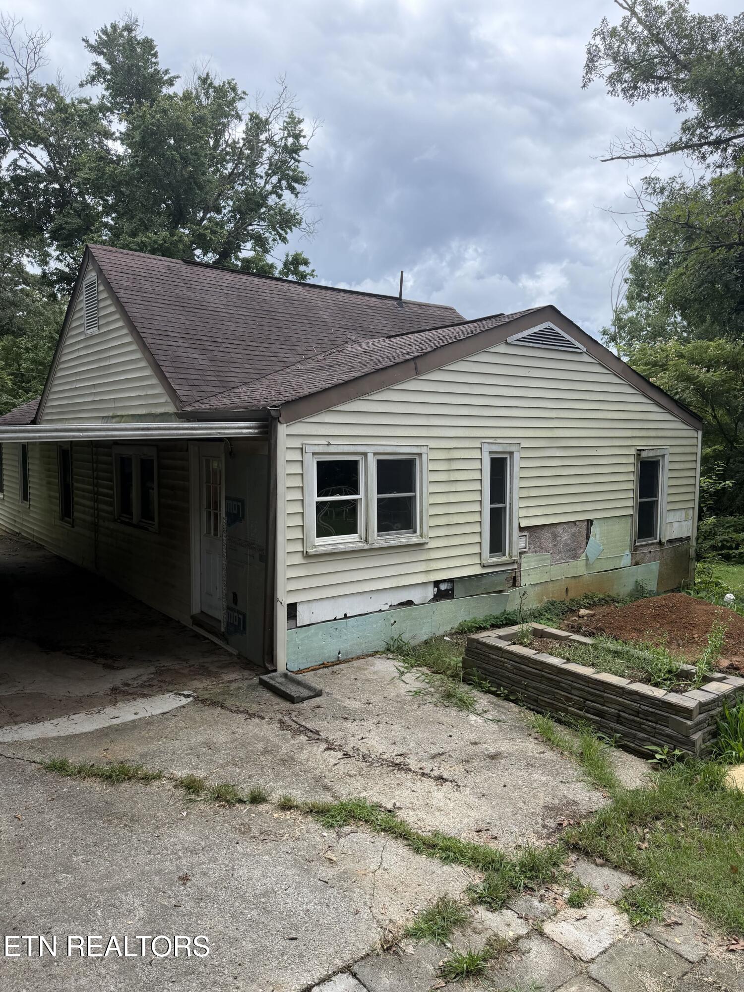419 S Burchfield Lane