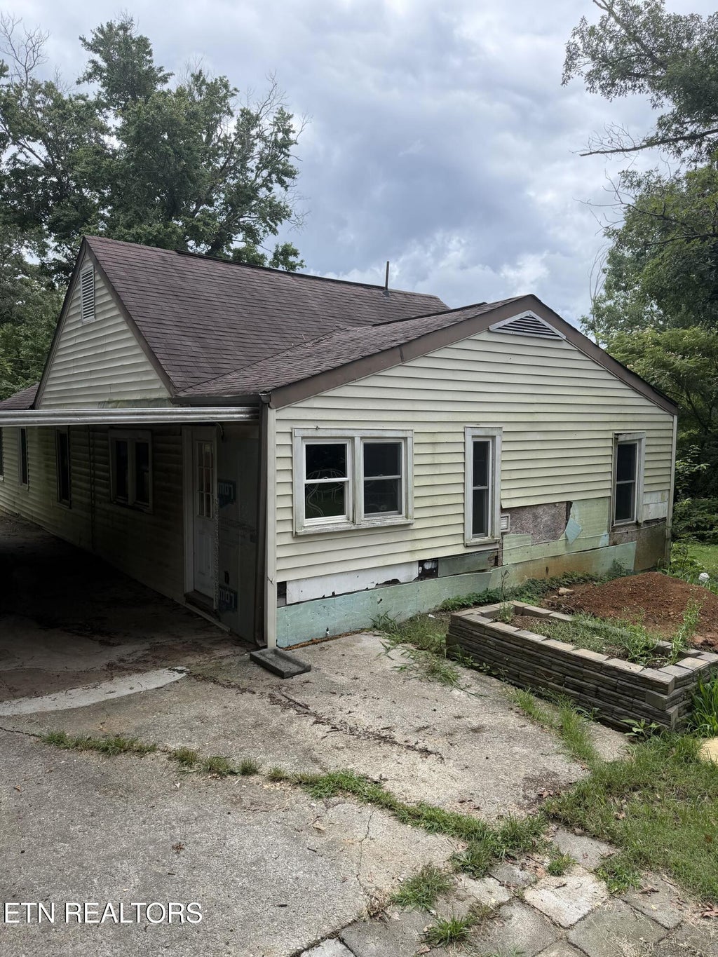 Photo of 419 S Burchfield Lane, Maryville, TN 37803 (MLS # 1350617)