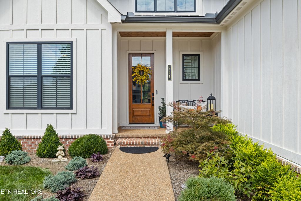 Photo of 715 Ironwood Lane, Loudon, TN 37774 (MLS # 1314912)