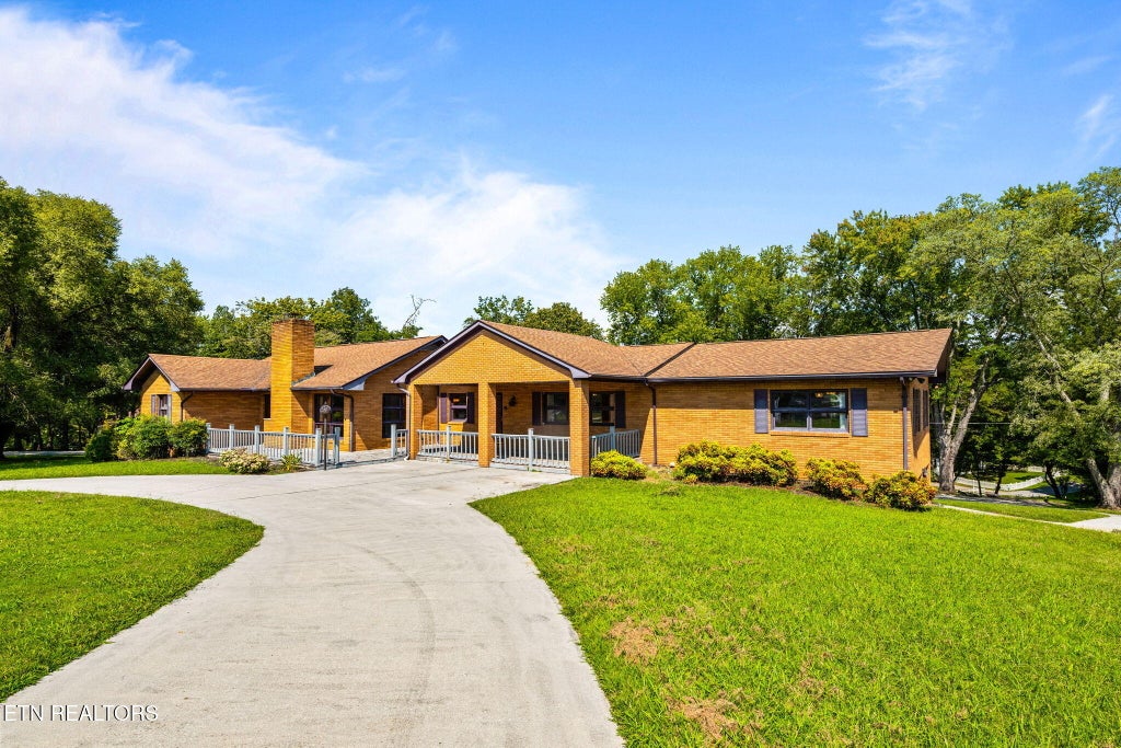 Photo of 505 Claiborne Rd, LaFollette, TN 37766 (MLS # 1354820)