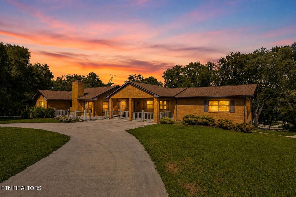 Photo of 505 Claiborne Rd, LaFollette, TN 37766 (MLS # 1354820)