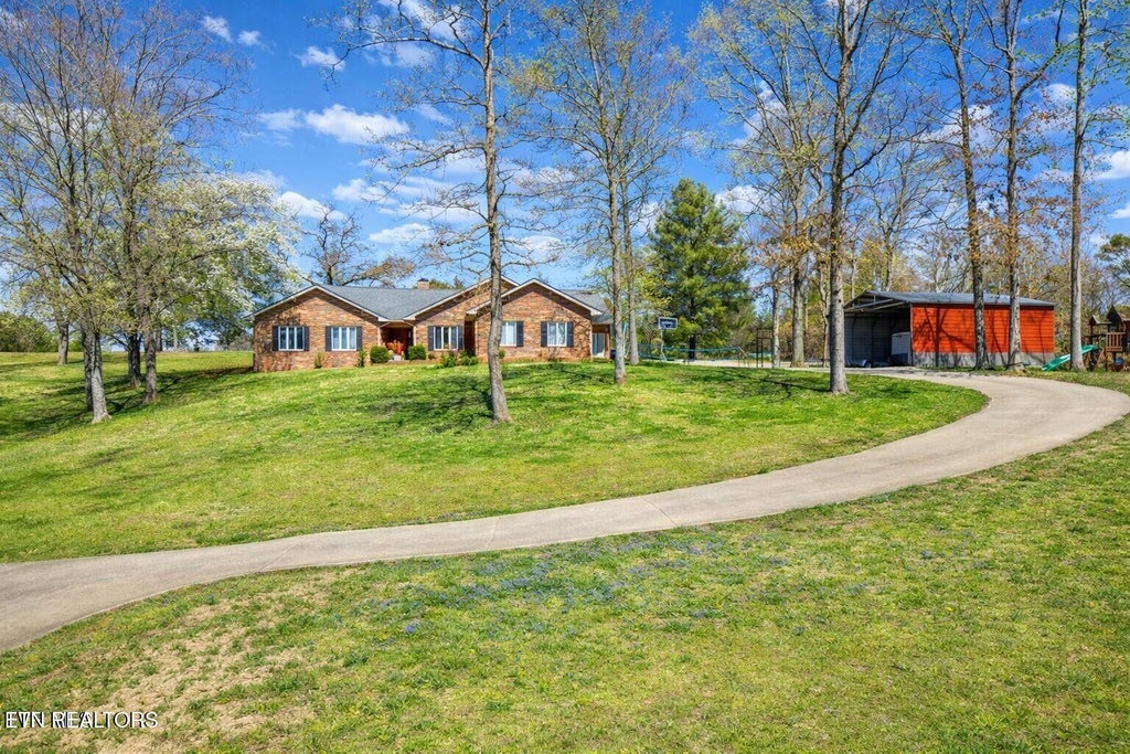 Photo of 165 Fairway Drive, Greeneville, TN 37743 (MLS # 1356308)
