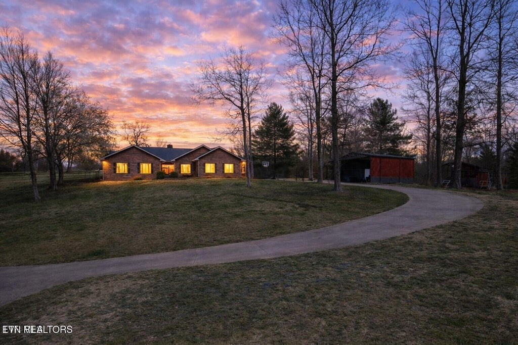 Photo of 165 Fairway Drive, Greeneville, TN 37743 (MLS # 1356308)