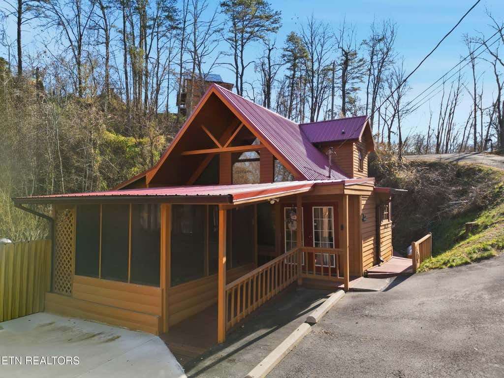 Photo of 727 Sunrise Blvd, Sevierville, TN 37862 (MLS # 1345421)