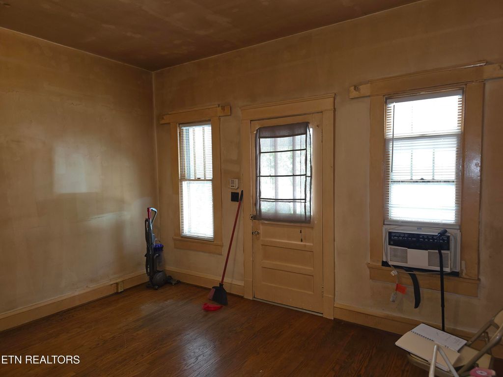 Photo of 1621 Branson Ave, Knoxville, TN 37917 (MLS # 1336357)