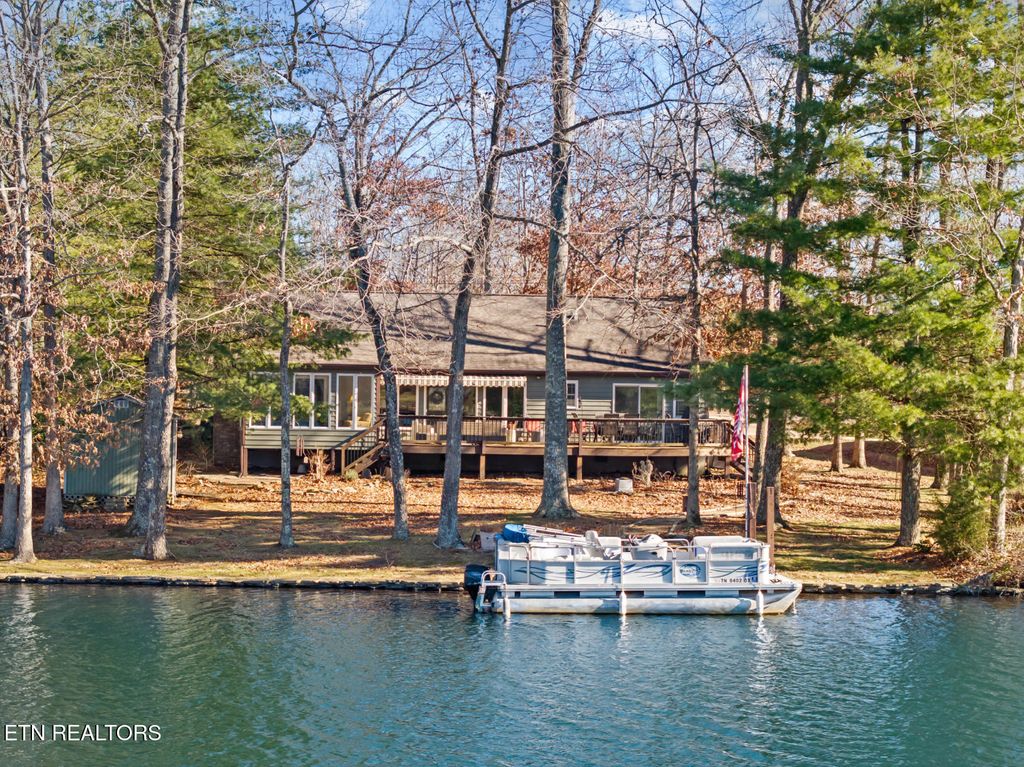Photo of 244 Lakeside Dr Dr, Fairfield Glade, TN 38558 (MLS # 1324425)