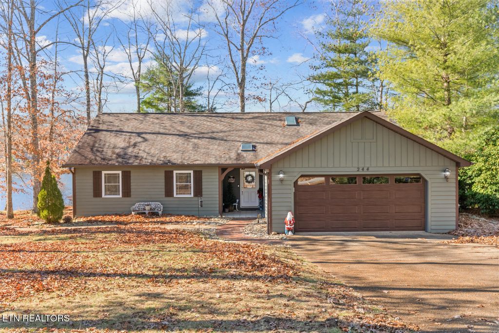 Photo of 244 Lakeside Dr Dr, Fairfield Glade, TN 38558 (MLS # 1324425)
