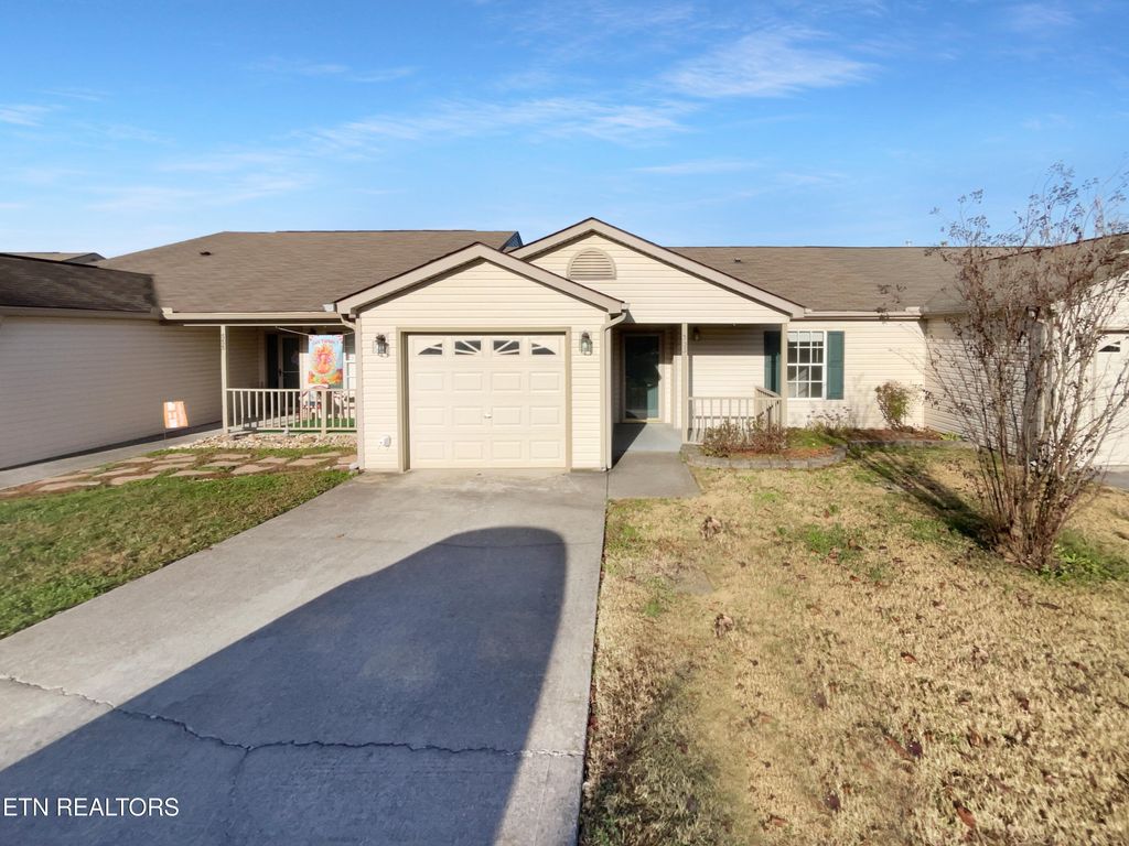 Photo of 553 Ravenwood Drive, Maryville, TN 37801 (MLS # 1323197)