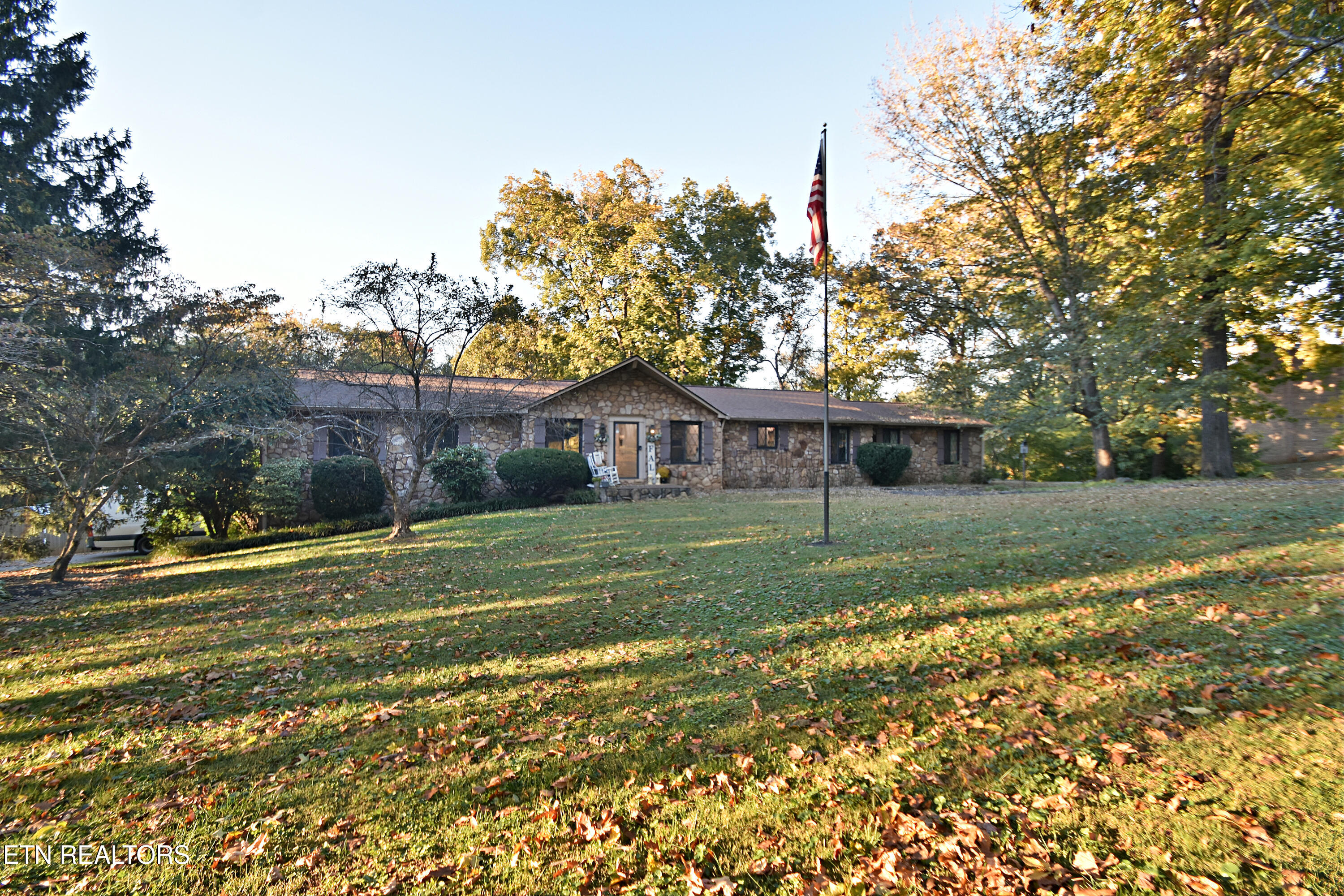907 N Briarcliff Circle