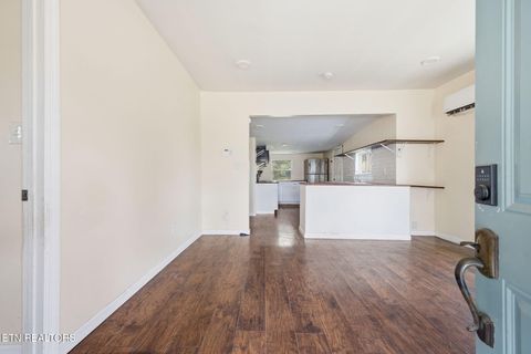 Tiny photo for 2531 E Glenwood Ave, Knoxville, TN 37917 (MLS # 1335605)