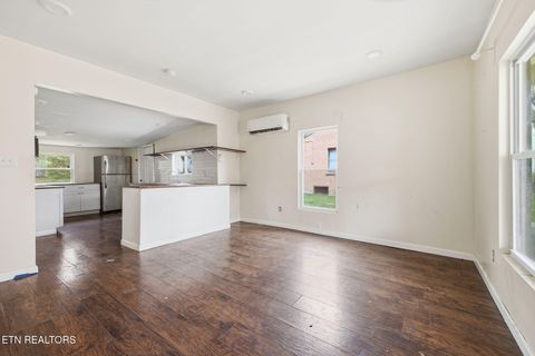 Tiny photo for 2531 E Glenwood Ave, Knoxville, TN 37917 (MLS # 1335605)