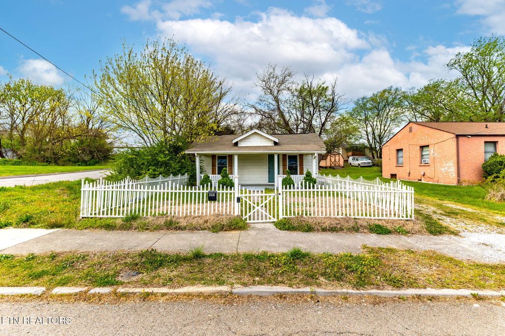 Photo of 2531 E Glenwood Ave, Knoxville, TN 37917 (MLS # 1335605)