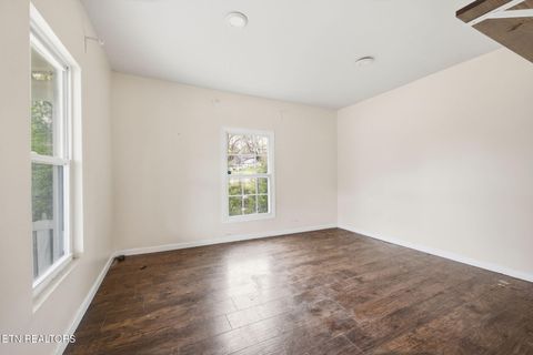 Tiny photo for 2531 E Glenwood Ave, Knoxville, TN 37917 (MLS # 1335605)