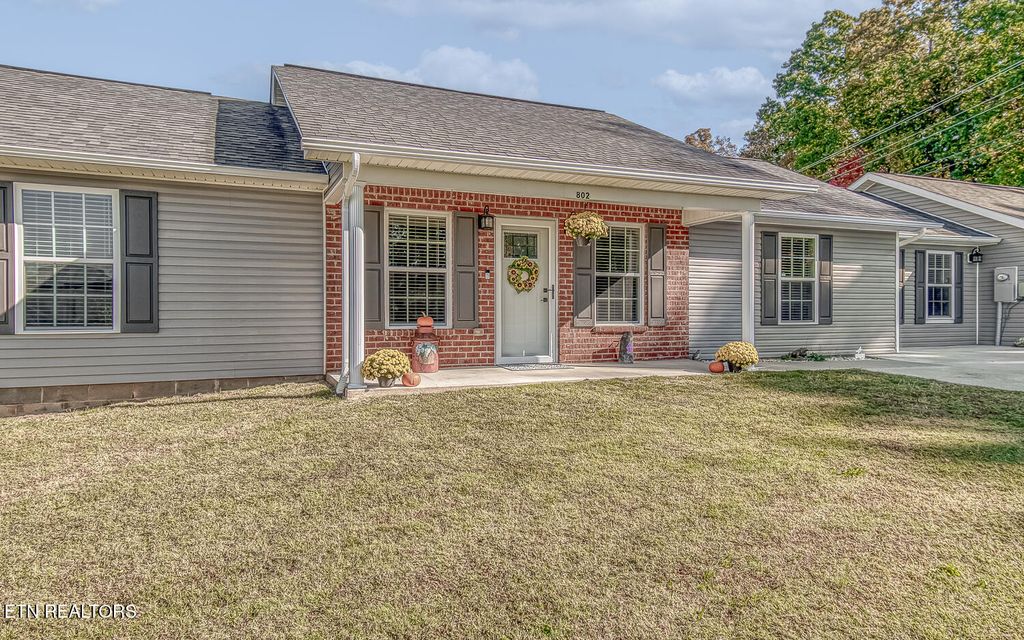 Photo of 802 Quiet Oaks Way, Dandridge, TN 37725 (MLS # 1280540)
