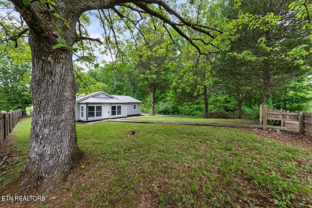 Photo of 634 Johnson Rd, Oliver Springs, TN 37840 (MLS # 1262052)