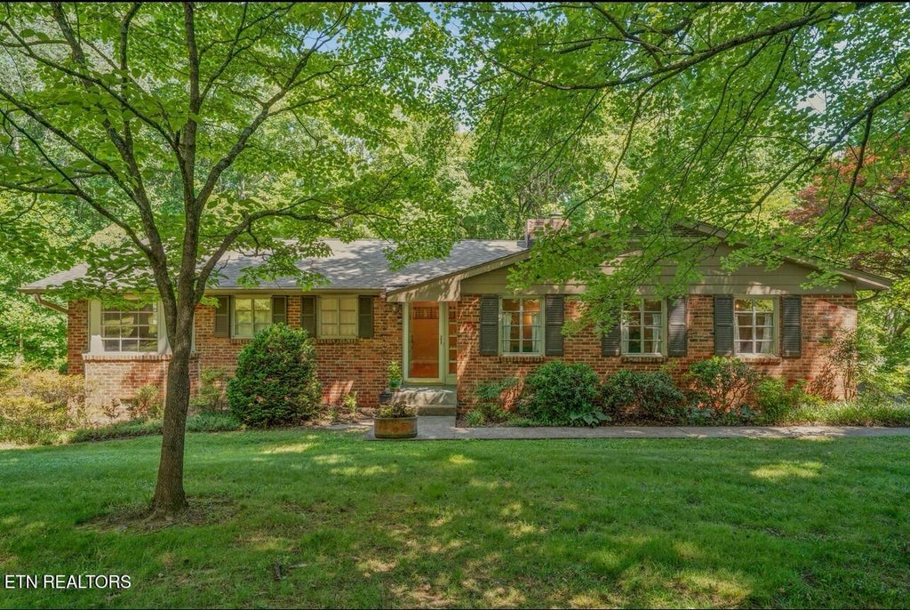 Photo of 1121 Snowdon Drive, Knoxville, TN 37912 (MLS # 1343731)