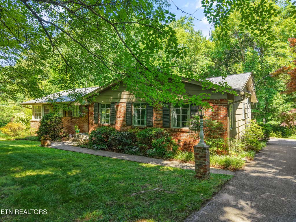 Photo of 1121 Snowdon Drive, Knoxville, TN 37912 (MLS # 1343731)