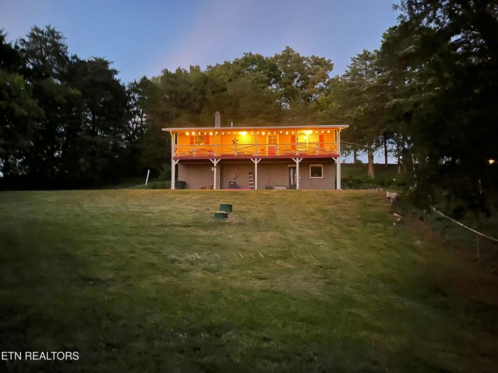 Photo of 1420 Twin Oaks Rd, Sevierville, TN 37876 (MLS # 1344756)