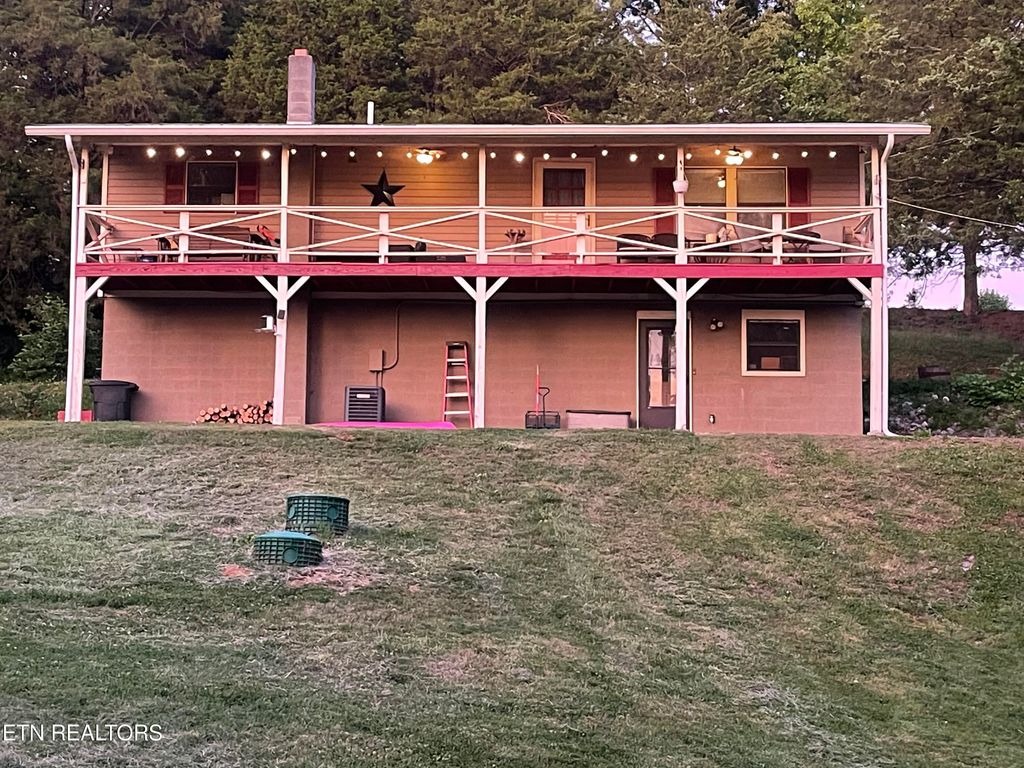 Photo of 1420 Twin Oaks Rd, Sevierville, TN 37876 (MLS # 1344756)