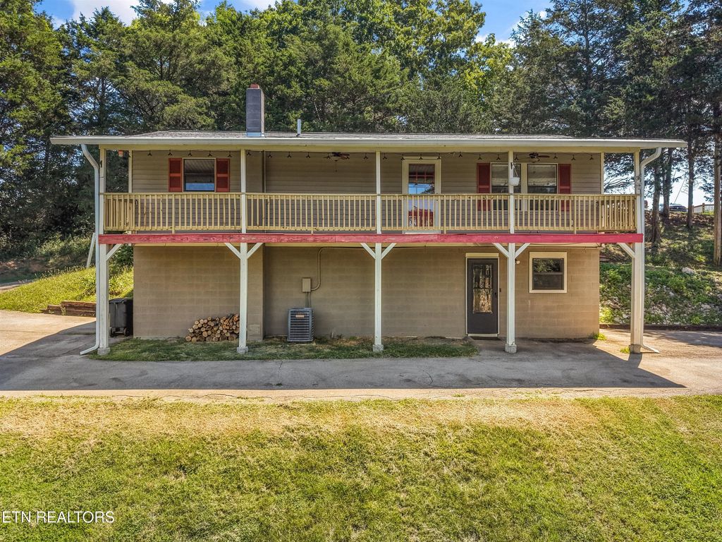 Photo of 1420 Twin Oaks Rd, Sevierville, TN 37876 (MLS # 1344756)