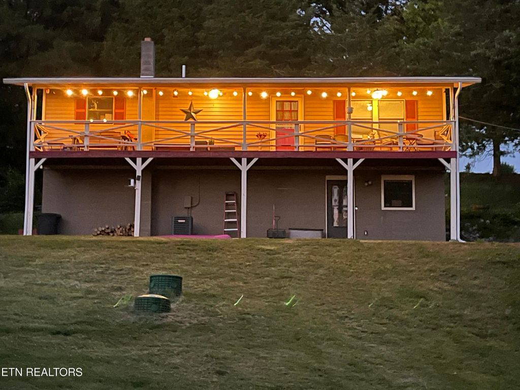 Photo of 1420 Twin Oaks Rd, Sevierville, TN 37876 (MLS # 1344756)