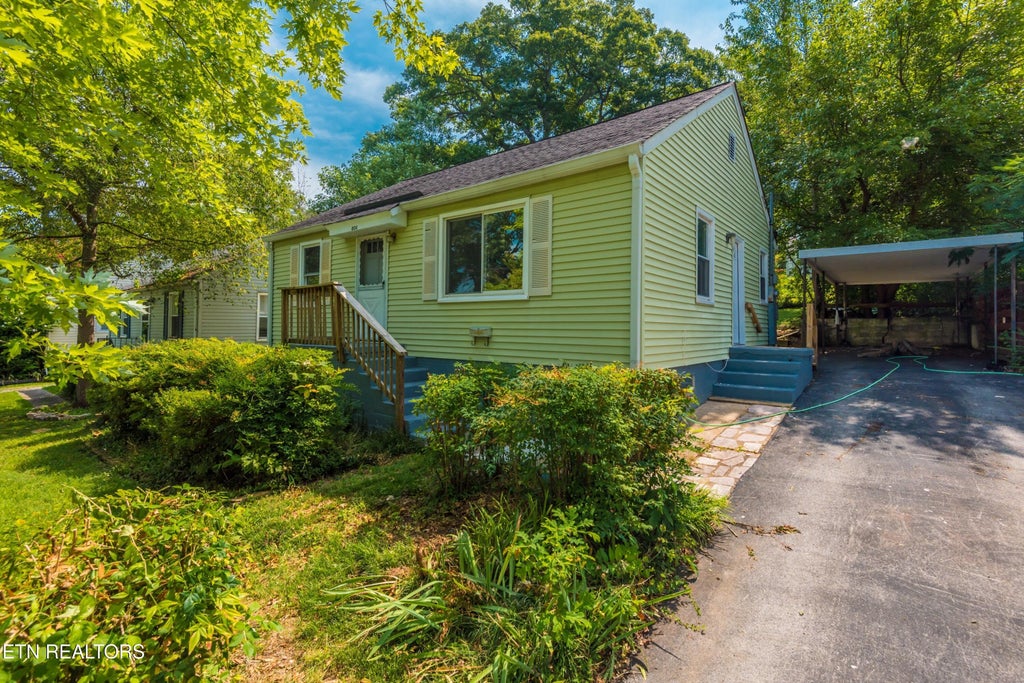 Photo of 804 E Columbia Ave, Knoxville, TN 37917 (MLS # 1350451)