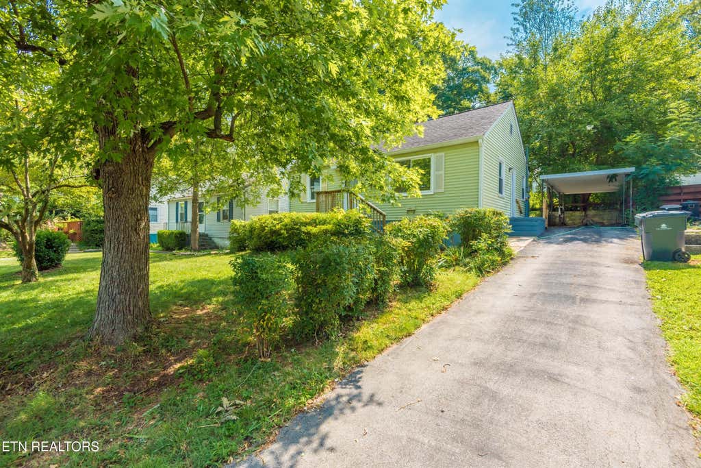 Photo of 804 E Columbia Ave, Knoxville, TN 37917 (MLS # 1350451)