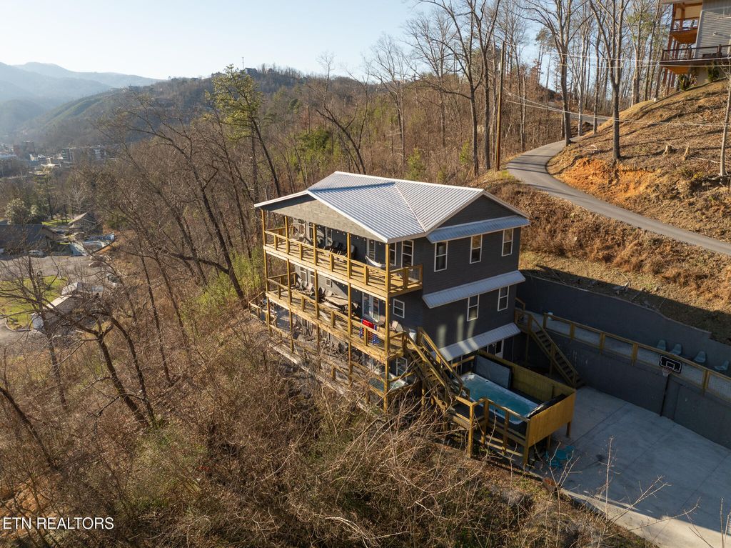 Photo of 139 Water Tower Rd, Gatlinburg, TN 37738 (MLS # 1326510)