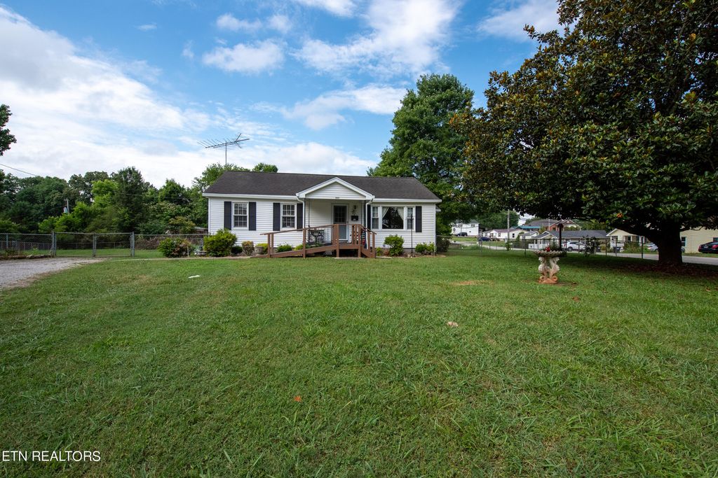 Photo of 225 Russell Rd, Rockford, TN 37853 (MLS # 1268028)