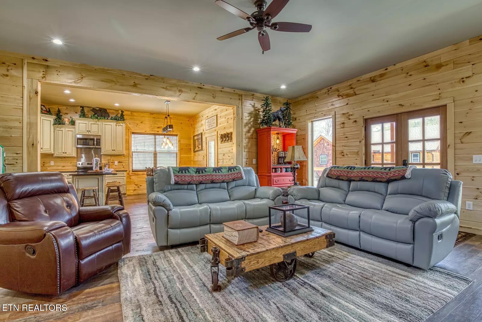 604 Cherokee Orchard Rd