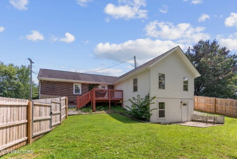 Tiny photo for 402 Old Highway 33, New Tazewell, TN 37825 (MLS # 1347044)